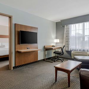 Queen Suite Two Queen Beds Sofa Bed Non-Smoking